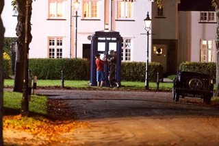 Illustration for article titled Set photos from the Doctor Who Christmas special